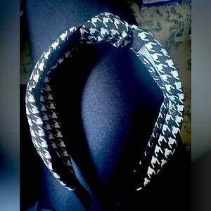 Houndstooth knotted headband